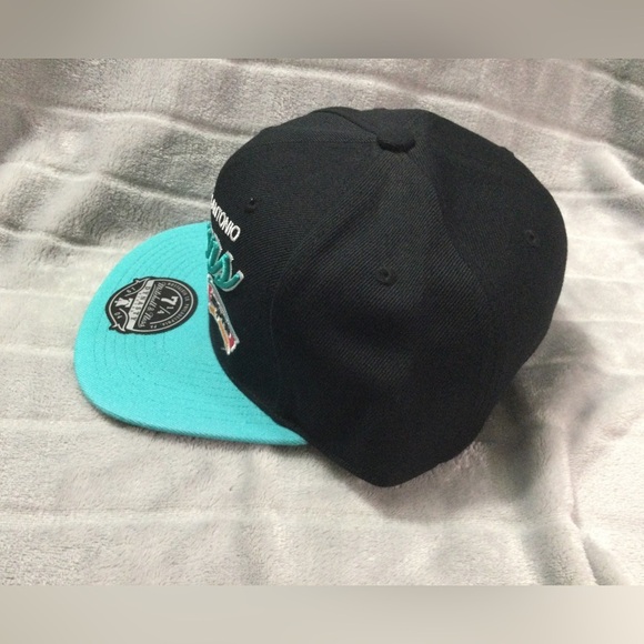 Mitchell & Ness Black and Teal San Antonio Spurs Fitted Hat - Picture 2 of 8